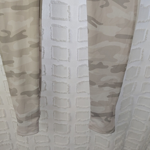 Onzie Camo Mesh Stirrup Leggings XS - Picture 5 of 12